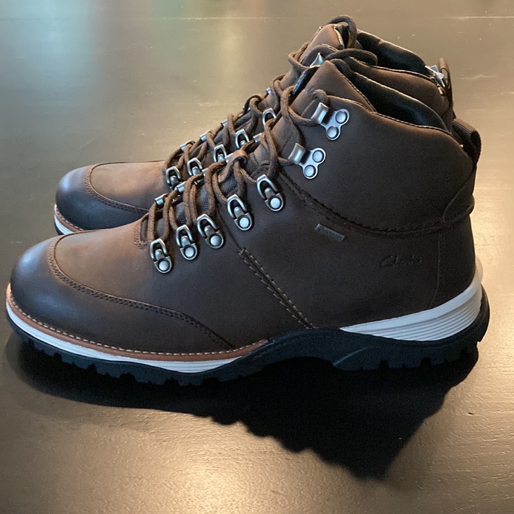 Clarks Topton Pine GTX- Dark Brown Oily Leather - Mens size 10.5